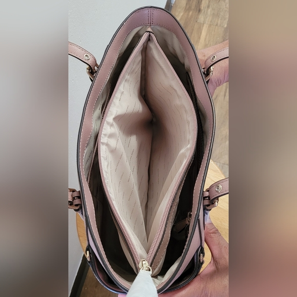 MICHAEL KORS Voyager Tote - Picture 3 of 5